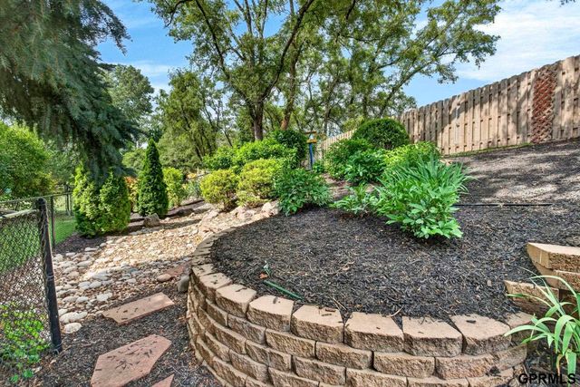 13484 Ogden Plaza Circle, Omaha, NE 68164