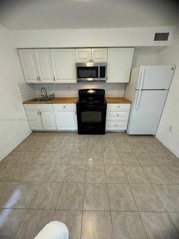 111 NW 152nd St 25, Miami, FL 33169