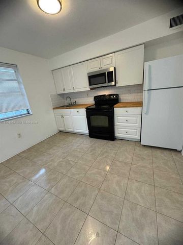 111 NW 152nd St 25, Miami, FL 33169