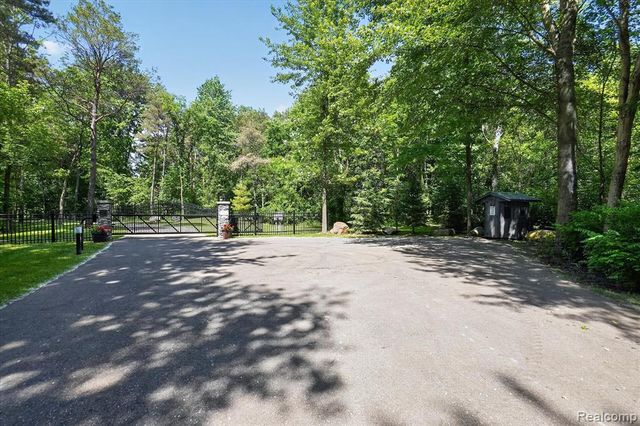 10500 W Grand River Road, Fowlerville, MI 48836