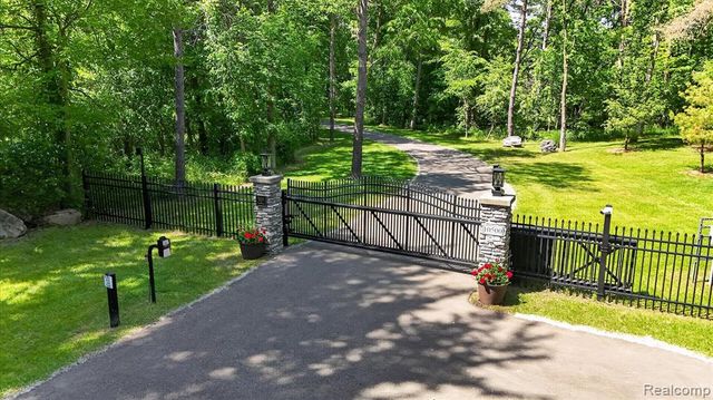 10500 W Grand River Road, Fowlerville, MI 48836