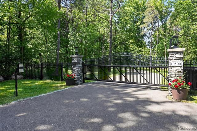 10500 W Grand River Road, Fowlerville, MI 48836
