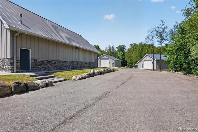 10500 W Grand River Road, Fowlerville, MI 48836