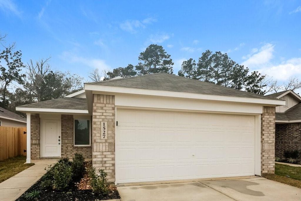1527 Sunset Ridge Drive, Conroe, TX 77303