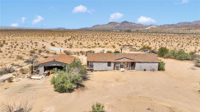 37132 Coyote Lake Rd, Newberry Springs, CA 92398