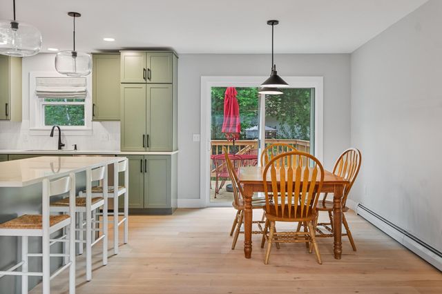 5 Patricia Place, Essex, VT 05452