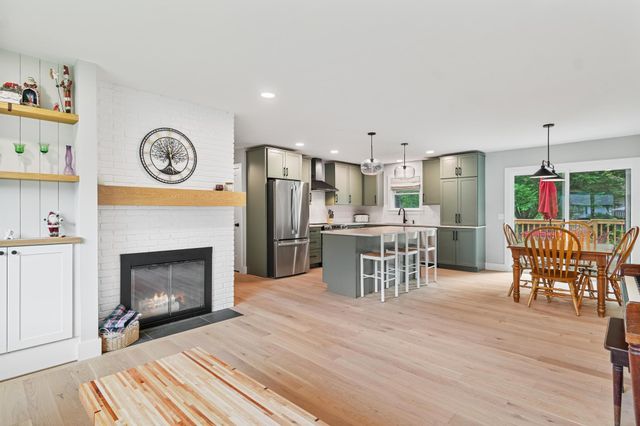 5 Patricia Place, Essex, VT 05452