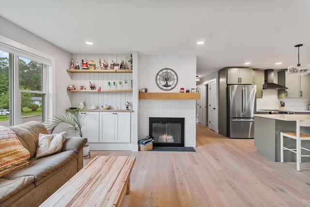 5 Patricia Place, Essex, VT 05452
