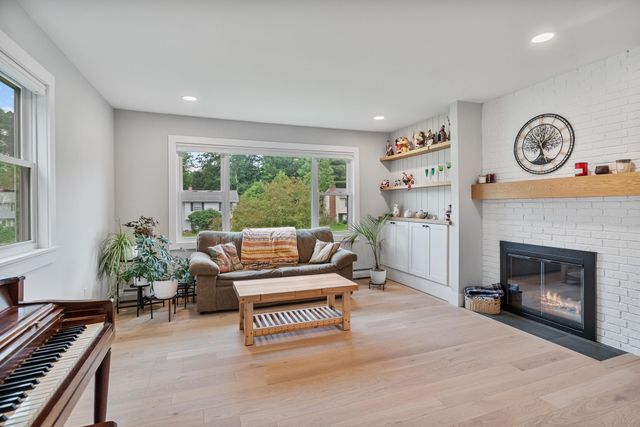 5 Patricia Place, Essex, VT 05452