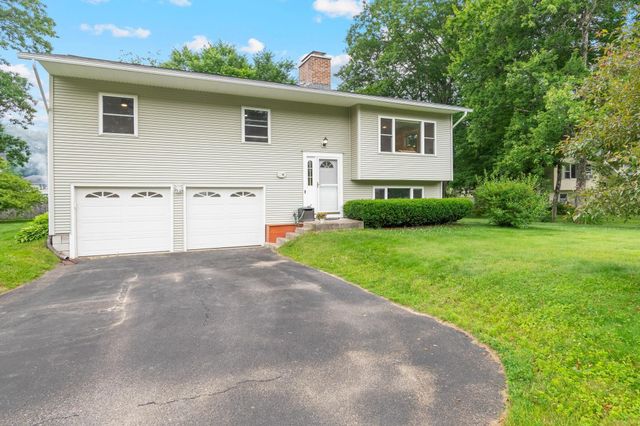 5 Patricia Place, Essex, VT 05452