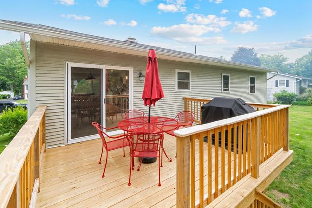 5 Patricia Place, Essex, VT 05452