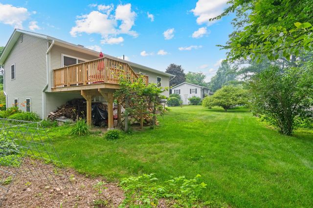 5 Patricia Place, Essex, VT 05452
