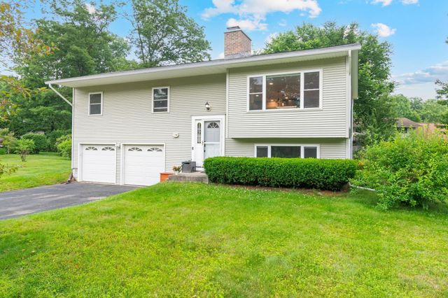 5 Patricia Place, Essex, VT 05452
