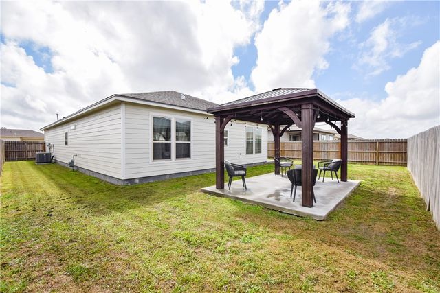 3141 Piranha Dr, Corpus Christi, TX 78414