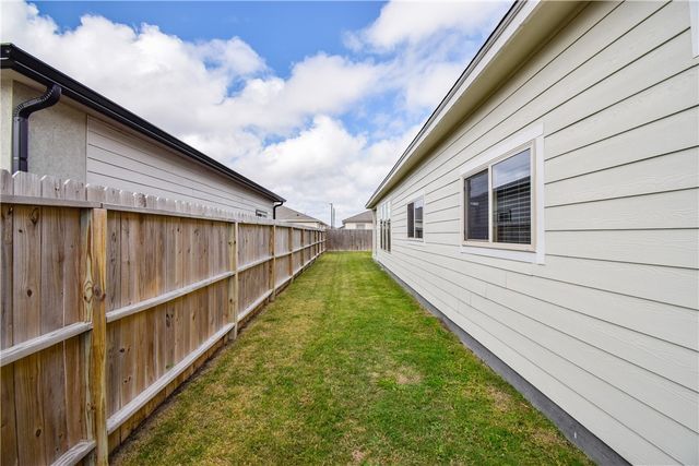 3141 Piranha Dr, Corpus Christi, TX 78414