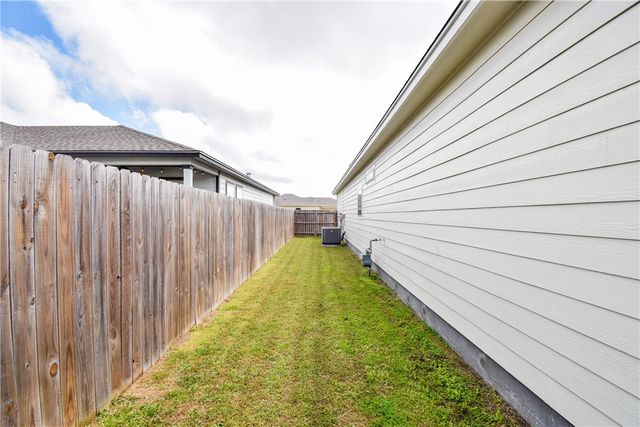 3141 Piranha Dr, Corpus Christi, TX 78414