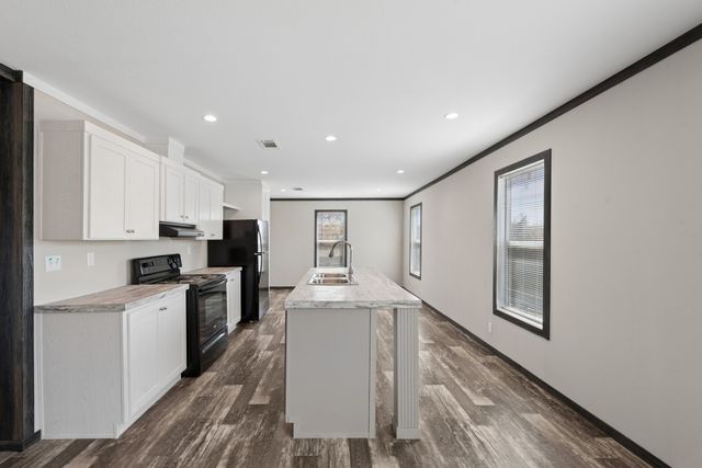 817 Thicket Trail, Granbury, TX 76048