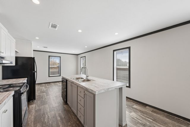 817 Thicket Trail, Granbury, TX 76048