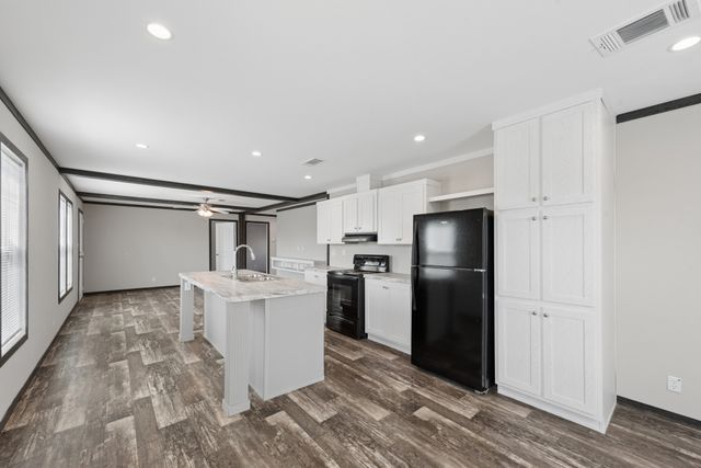 817 Thicket Trail, Granbury, TX 76048