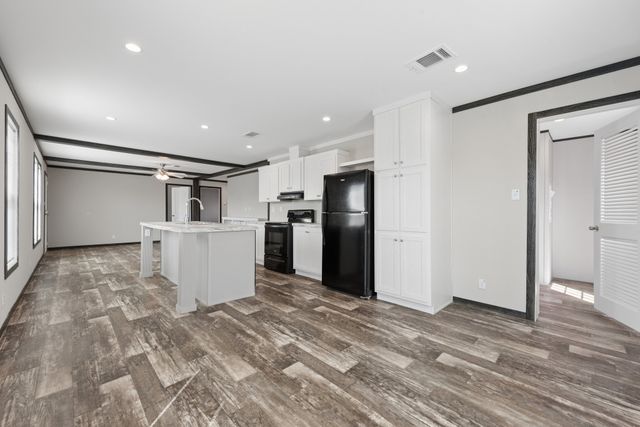 817 Thicket Trail, Granbury, TX 76048