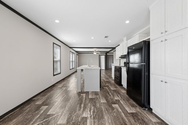 817 Thicket Trail, Granbury, TX 76048