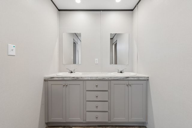 817 Thicket Trail, Granbury, TX 76048