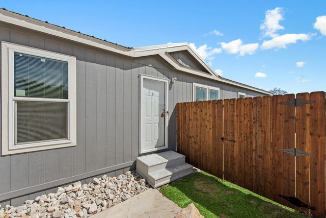 817 Thicket Trail, Granbury, TX 76048