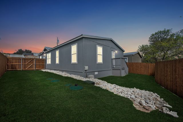 817 Thicket Trail, Granbury, TX 76048