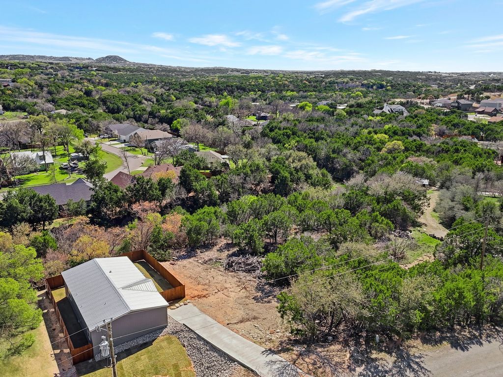 817 Thicket Trail, Granbury, TX 76048