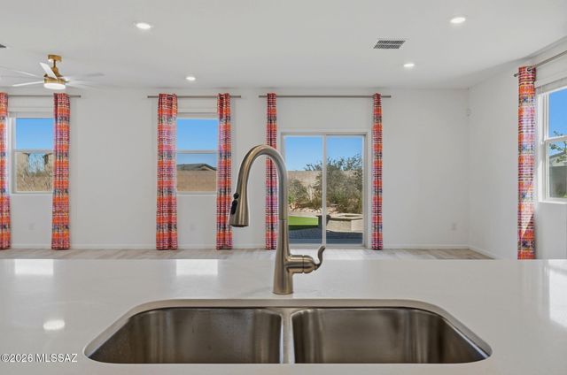 10498 W Beaman Lane, Marana, AZ 85653