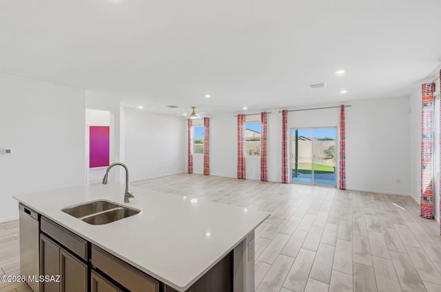 10498 W Beaman Lane, Marana, AZ 85653