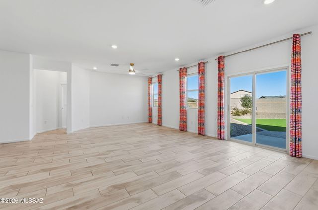 10498 W Beaman Lane, Marana, AZ 85653