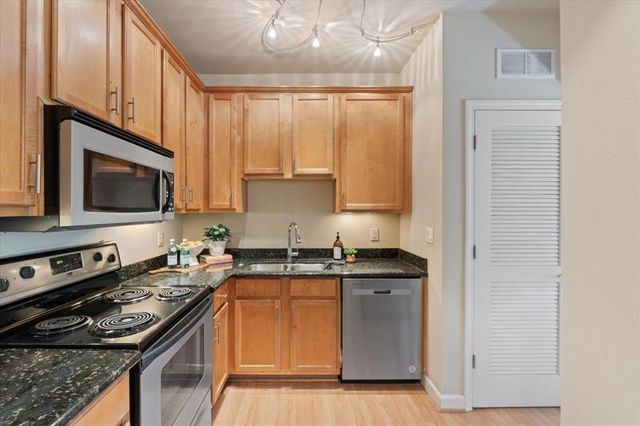 2678 McKnight Crossing Court, Rock Hill, MO 63124