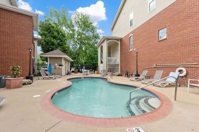 2678 McKnight Crossing Court, Rock Hill, MO 63124