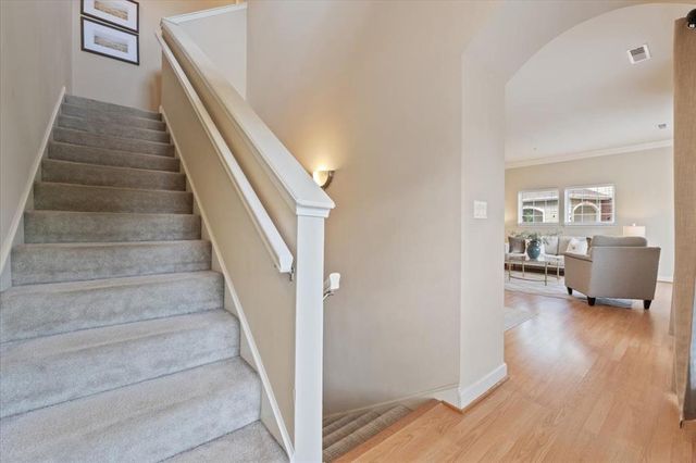 2678 McKnight Crossing Court, Rock Hill, MO 63124
