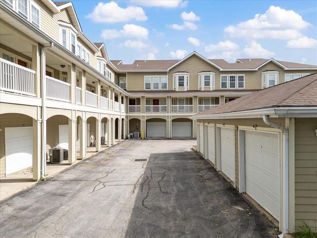 2678 McKnight Crossing Court, Rock Hill, MO 63124