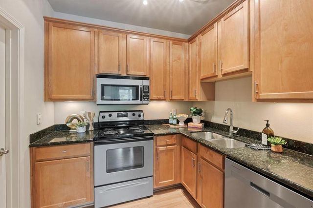 2678 McKnight Crossing Court, Rock Hill, MO 63124