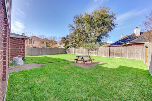 2531 Bay Hill Drive, Baytown, TX 77523