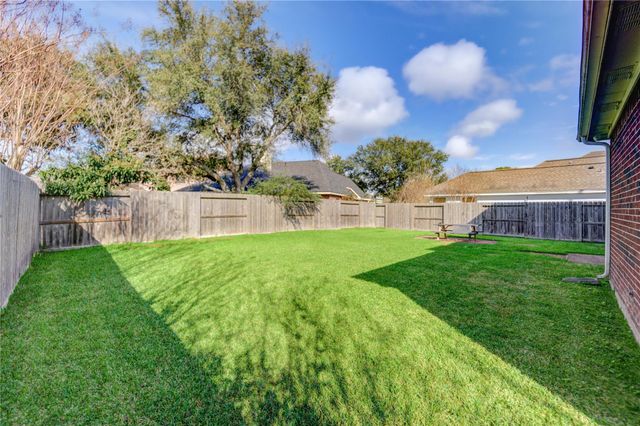 2531 Bay Hill Drive, Baytown, TX 77523