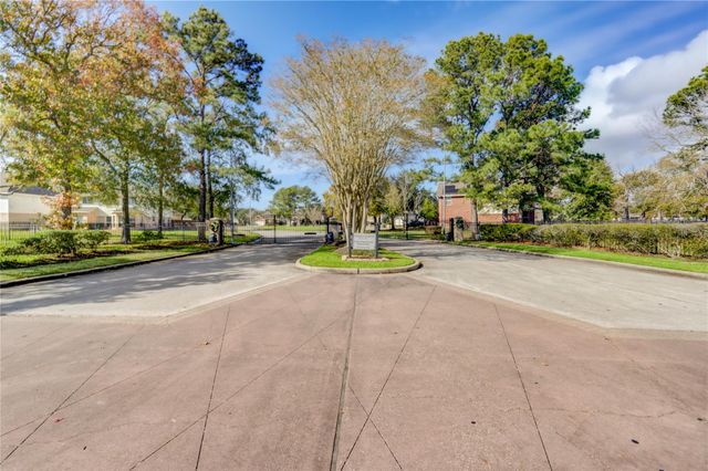 2531 Bay Hill Drive, Baytown, TX 77523