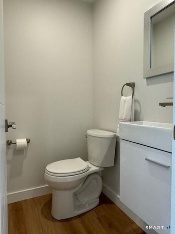 429 Round Hill Road, Fairfield, CT 06824