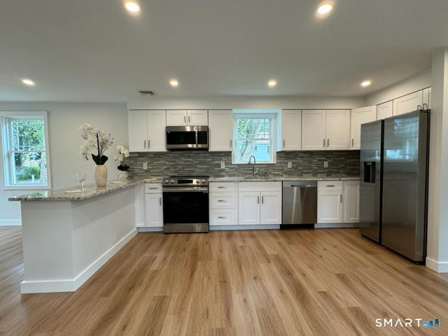 429 Round Hill Road, Fairfield, CT 06824