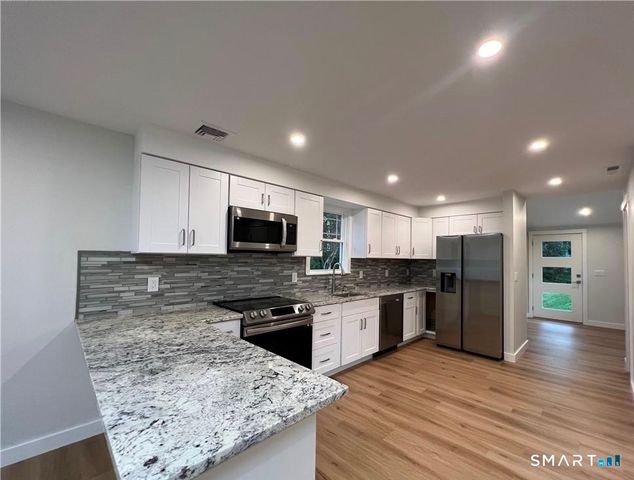 429 Round Hill Road, Fairfield, CT 06824