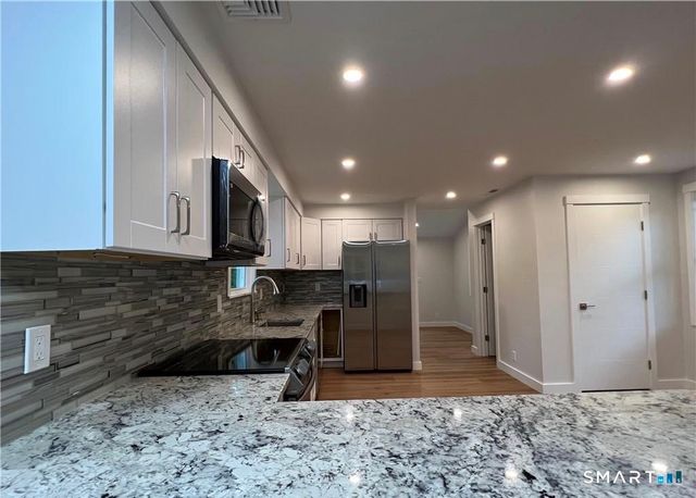 429 Round Hill Road, Fairfield, CT 06824