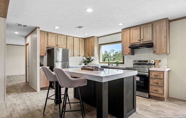 6093 Leal, Pleasanton, TX 78064