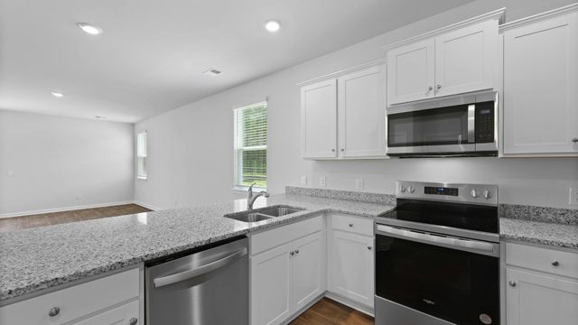 122 Hopkins Street, Holly Hill, SC 29059