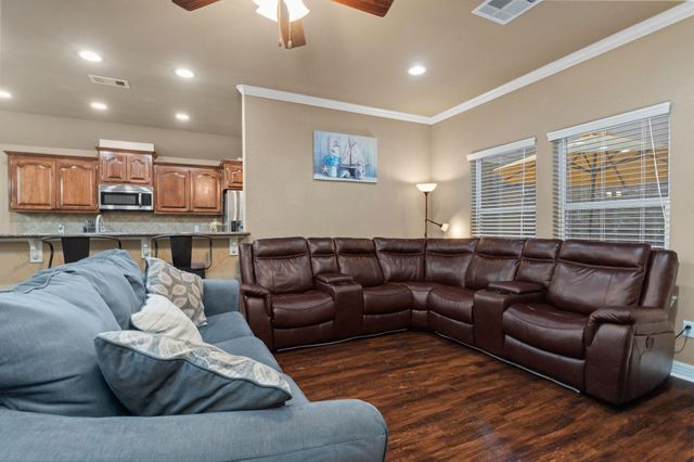 137 Silverbell Circle, Lake Jackson, TX 77566