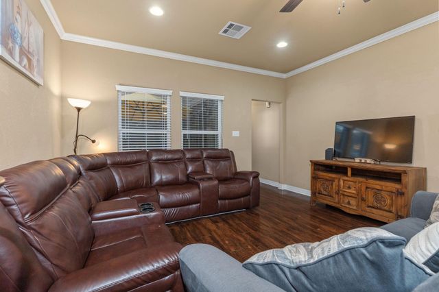 137 Silverbell Circle, Lake Jackson, TX 77566