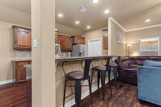 137 Silverbell Circle, Lake Jackson, TX 77566