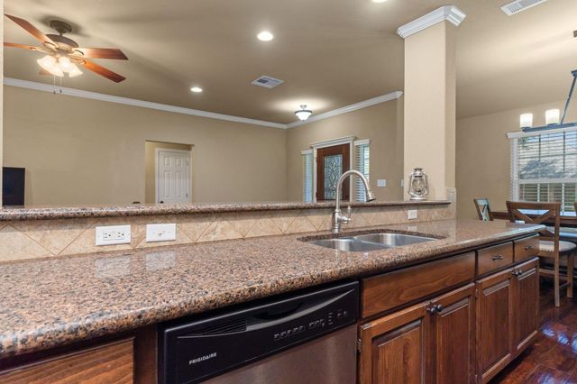 137 Silverbell Circle, Lake Jackson, TX 77566